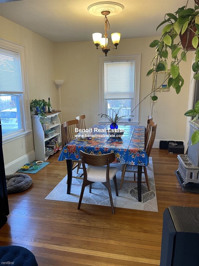 Building Photo - 3 br, 1.5 bath House - 9 Newbury St