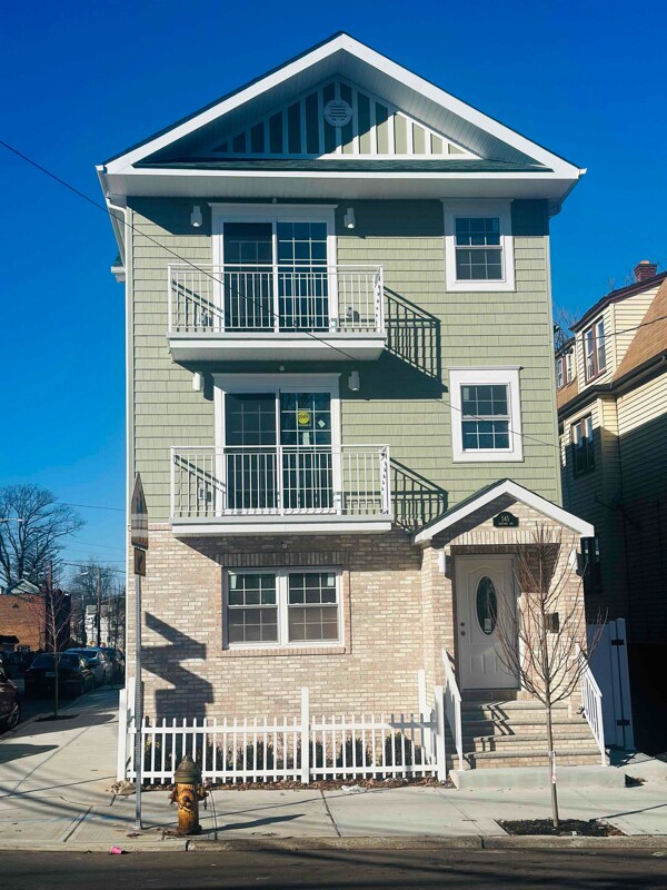 Primary Photo - 545 Sanford Ave