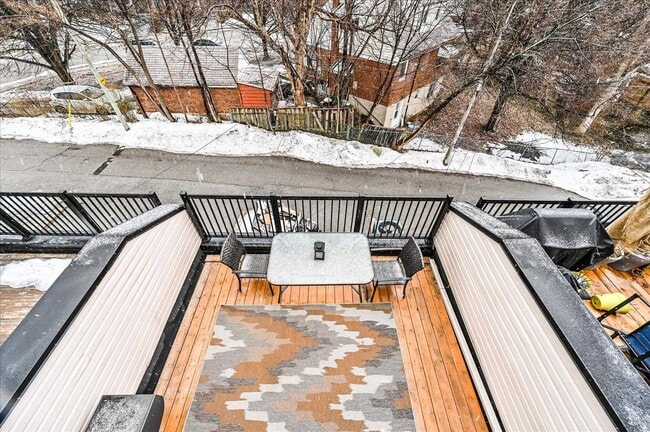 Photo du bâtiment - 2825 St Clair Av E