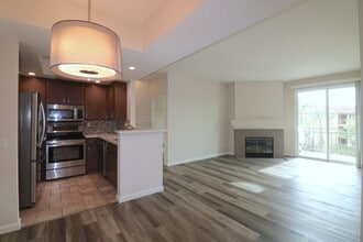 Building Photo - 2150 Camino De La Reina