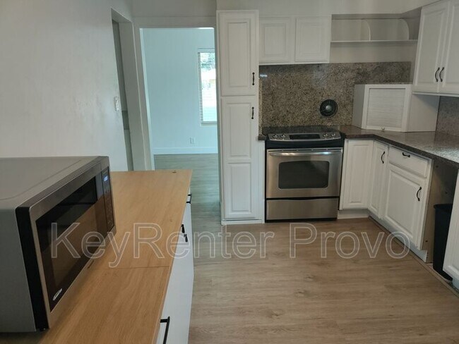 Foto del edificio - 825 W 200 S