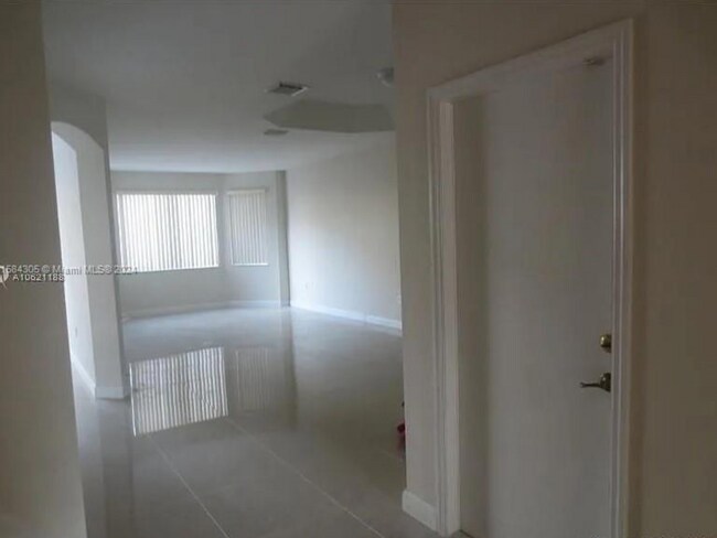 Foto del edificio - 7332 NW 112th Ct