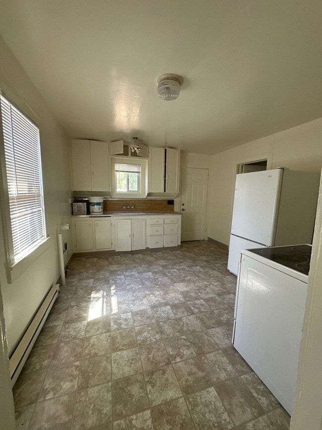 Building Photo - 1826 Summers Ln