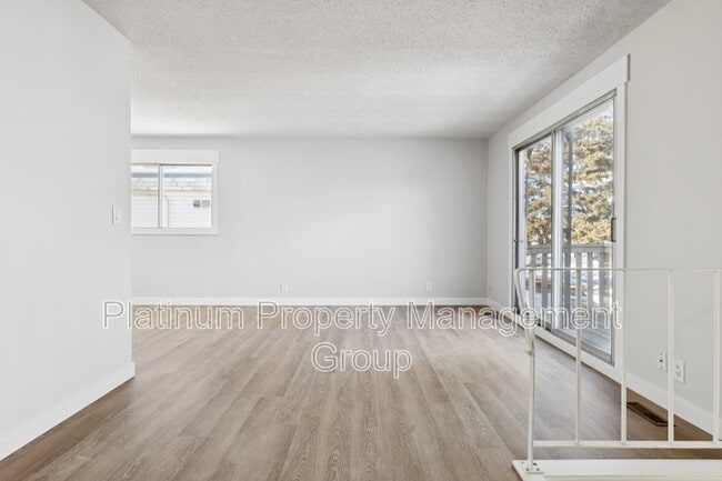 Building Photo - 4809-4852 52 St