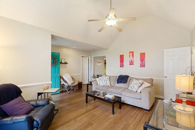 Foto del edificio - **Applications Processing** Available now!...