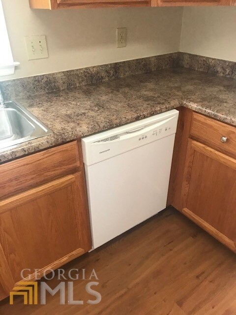 Building Photo - 4665 Hampton Square Dr