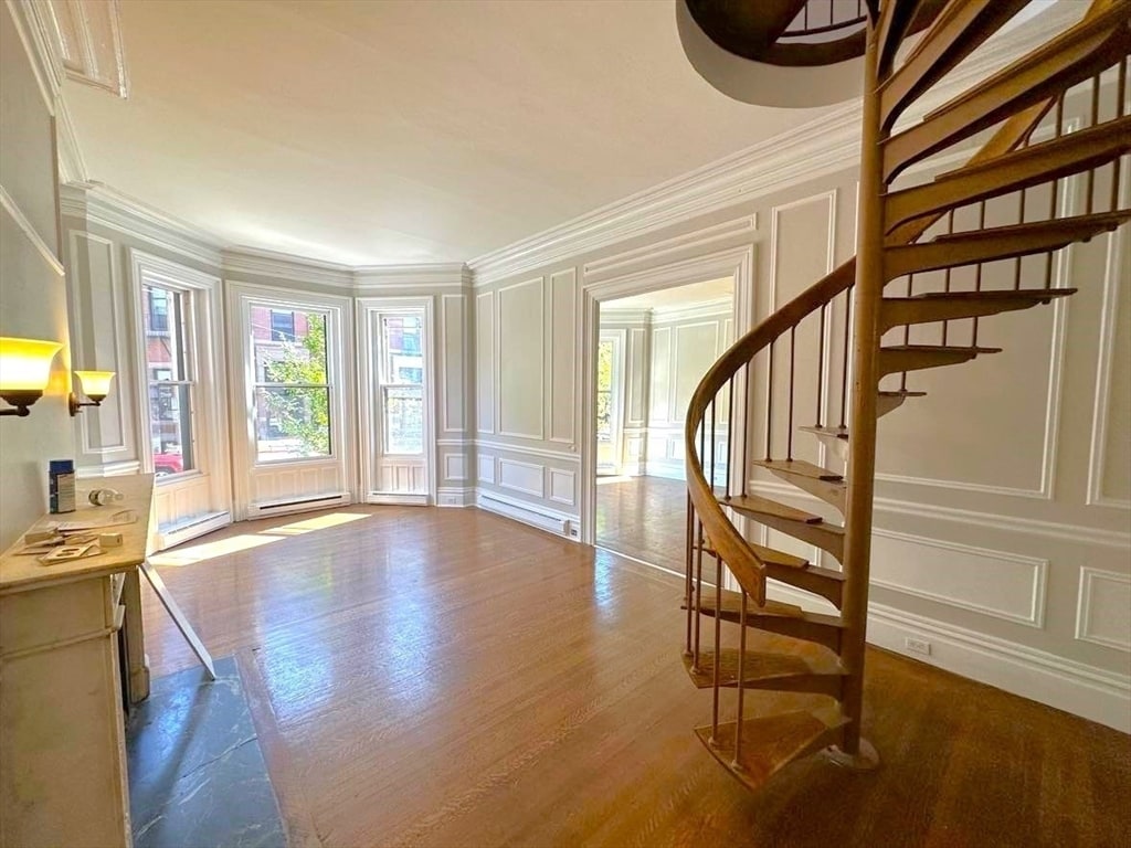 Primary Photo - 32 Gloucester St