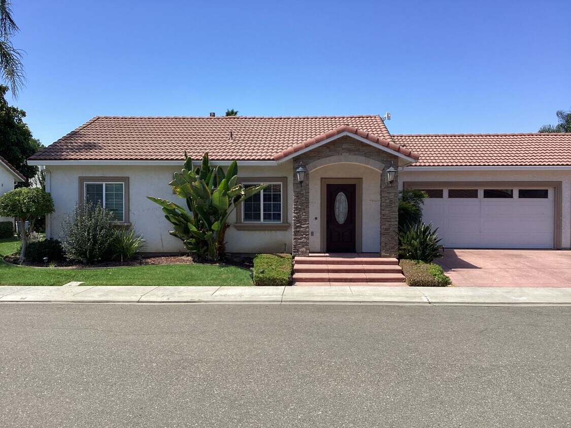 Foto principal - NOW AVAILABLE!! BEAUTIFUL GUSTINE HOME LOC...