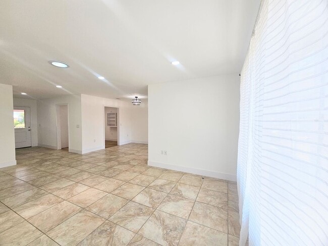 Building Photo - Single Story Senior Home - Newly Remodeled...