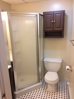 # 2 Baño - 669 Potomac Ave