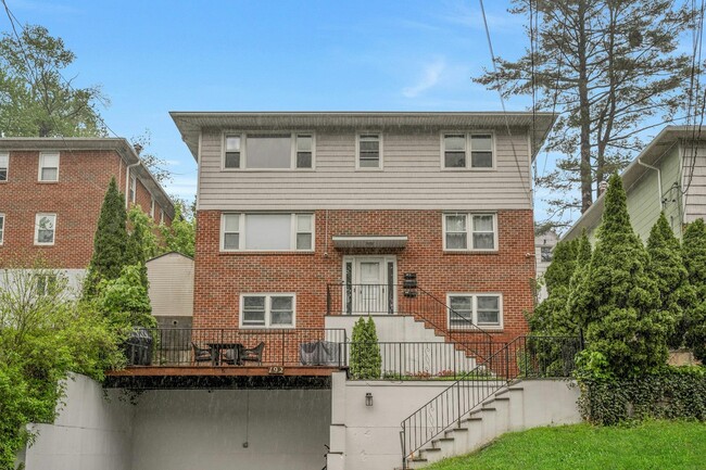 Building Photo - 192 Midland Ave