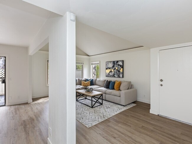Building Photo - 10257 Caminito Covewood