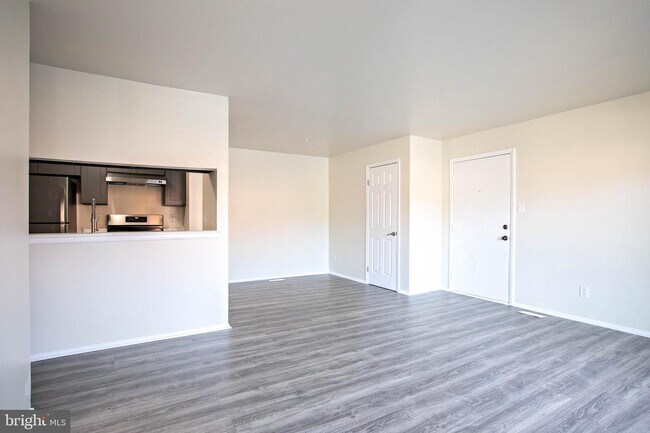 Building Photo - 405 Harrier Row