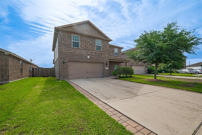 Foto del edificio - 5123 Oak Briar Ln