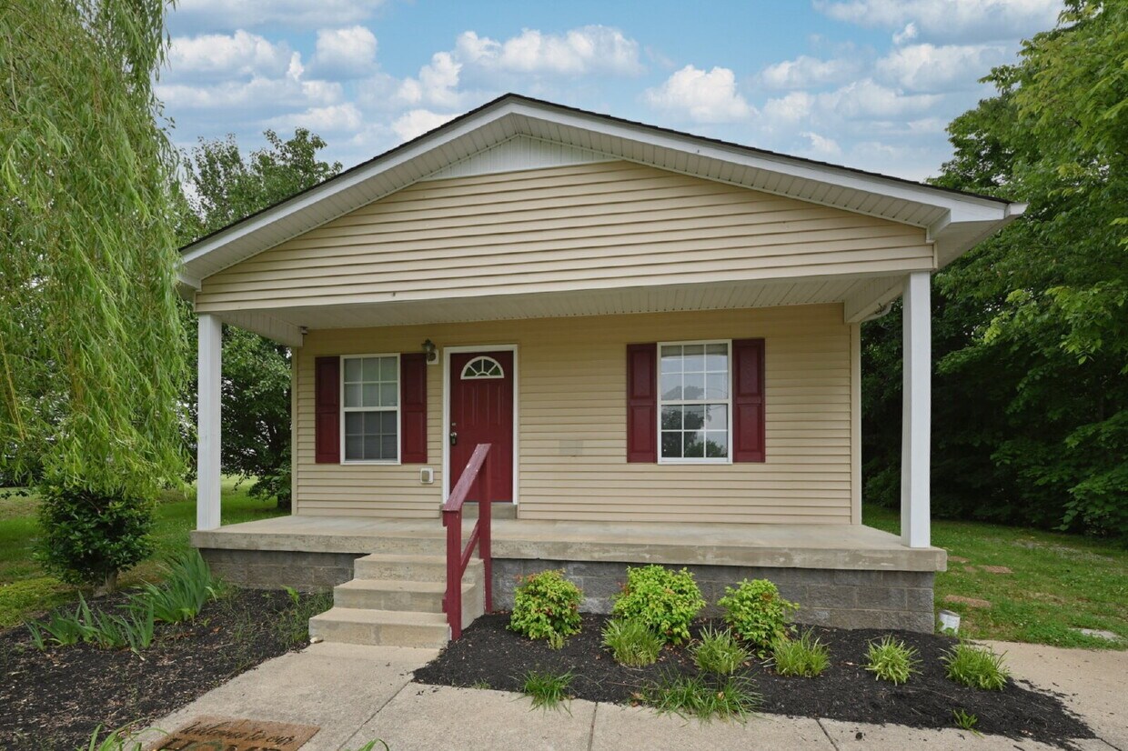 Foto principal - Springfield Gem! 3BR/2BA with Big Yard, St...