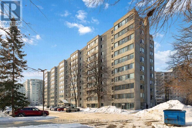 Building Photo - 570 Proudfoot Ln