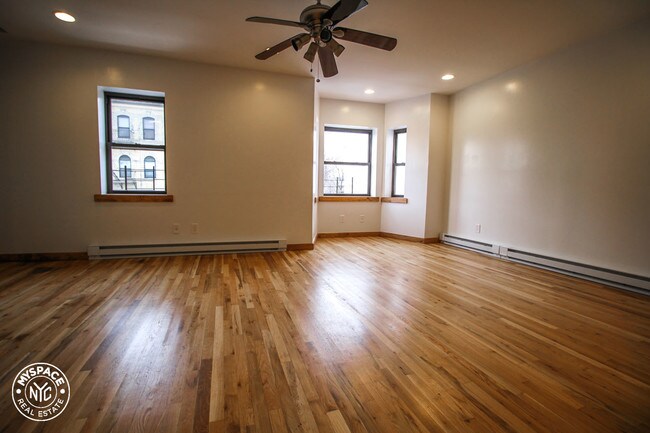 Building Photo - 1125 Madison St