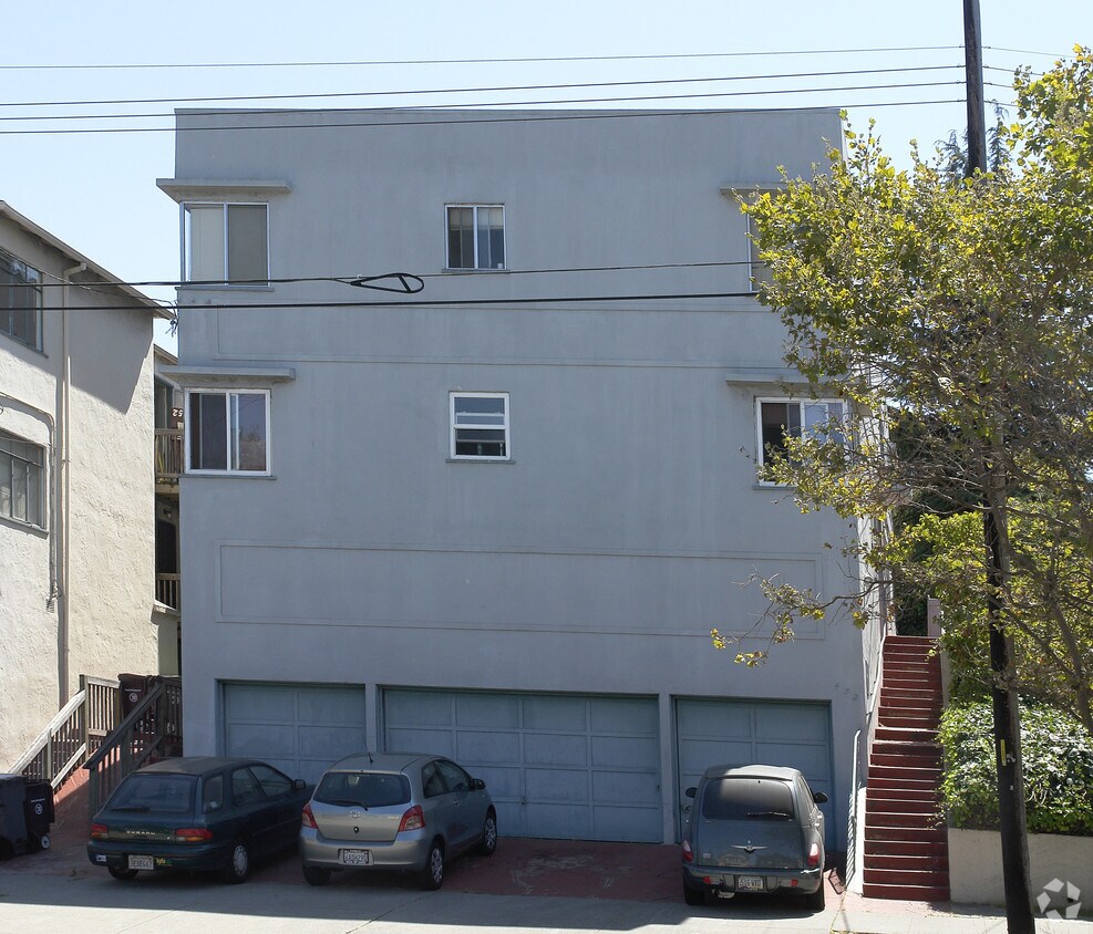 Building Photo - 452 Oakland Ave