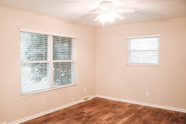 Foto del edificio - Spacious Duplex in West Knoxville