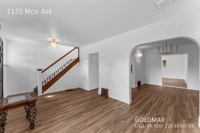 Building Photo - Absolutely Stunning Single Family home nea...