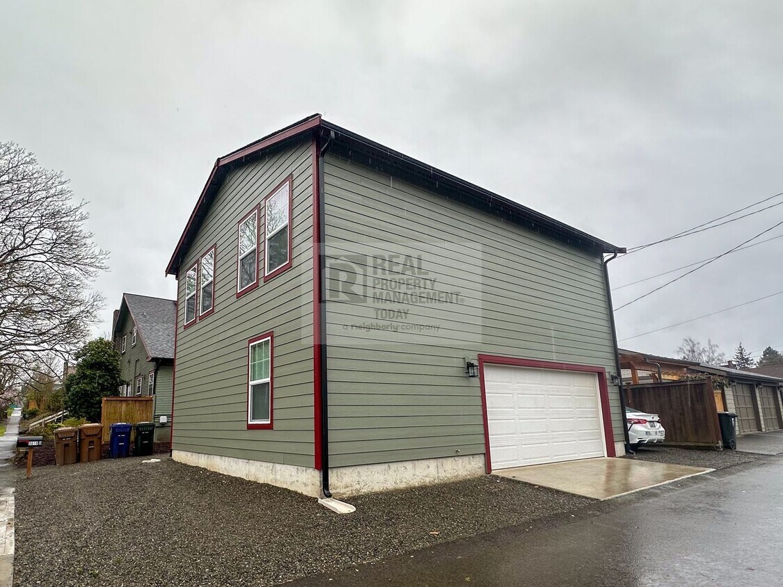 Primary Photo - 3 Bedroom Home in Tacoma!
