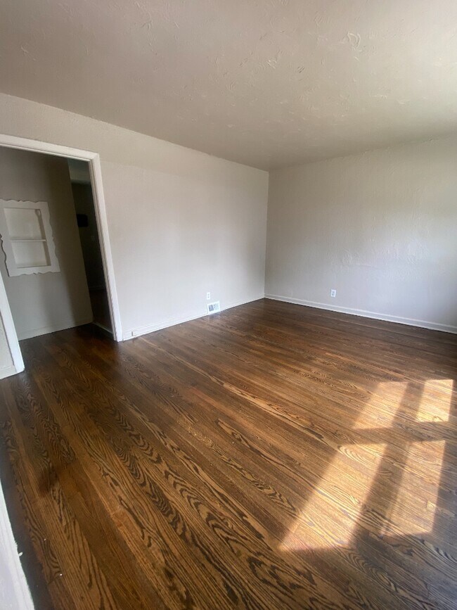 Foto del edificio - 6114 Garfield Ave