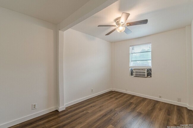 Building Photo - 2407 S New Braunfels Ave
