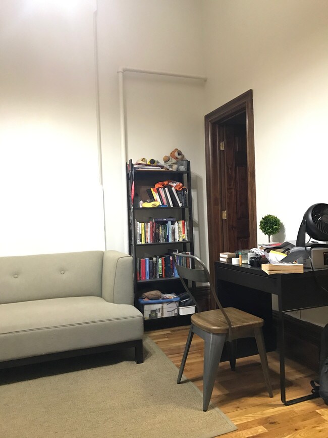 Foto del edificio - 469 Clinton Ave