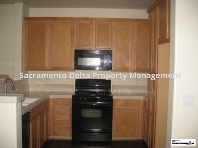 Foto del edificio - Spacious 3 Bed/2.5 Bath Home in a Great Lo...