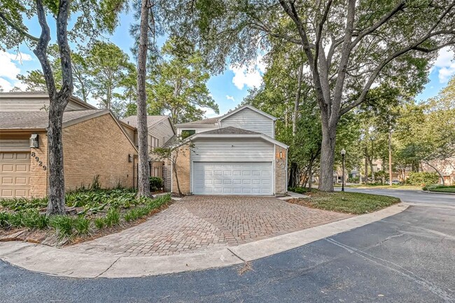 Foto del edificio - 8931 Briar Forest Dr