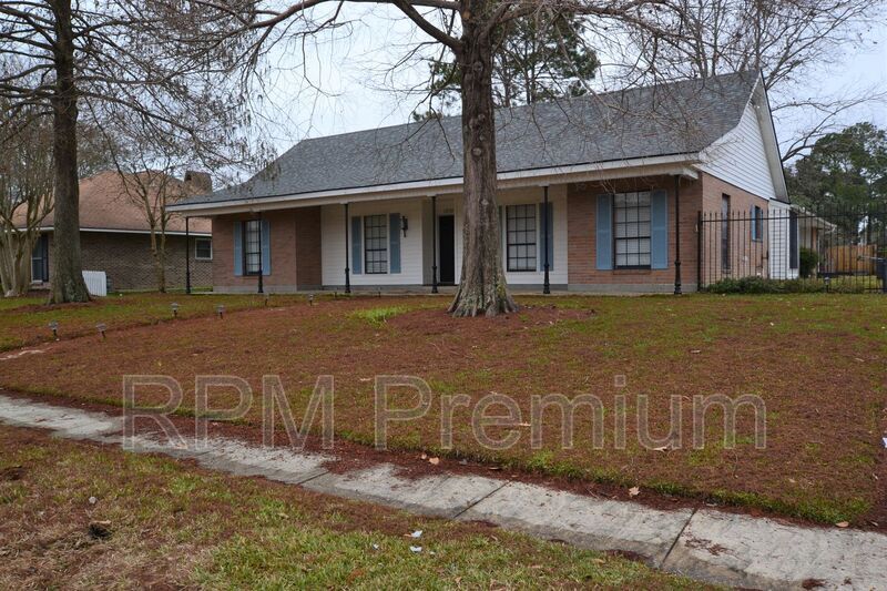 Primary Photo - 12525 Excalibur Ave