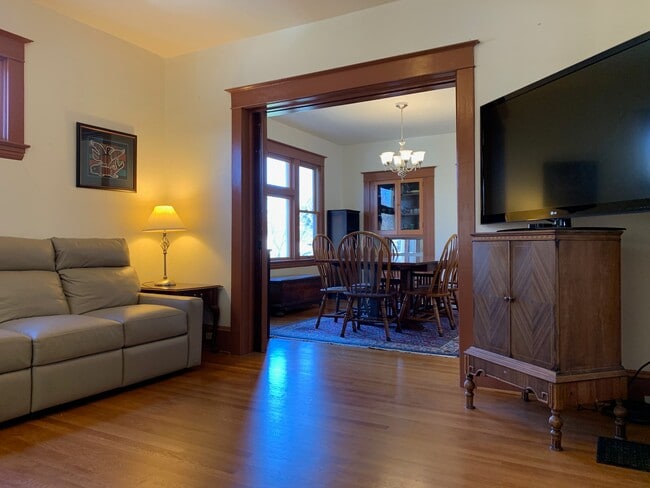 sala de estar - 4054 NE Rodney Ave