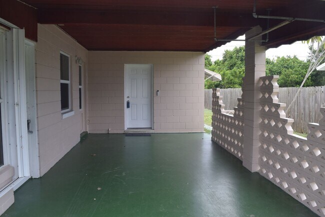 Building Photo - Fully Furnished Seasonal Unit in Jensen Beach Florida