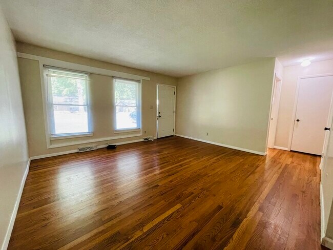 Building Photo - 531 Blendwood Dr