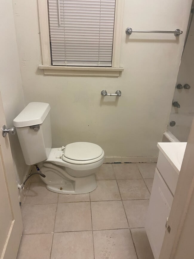 Building Photo - 117 S Isabel St