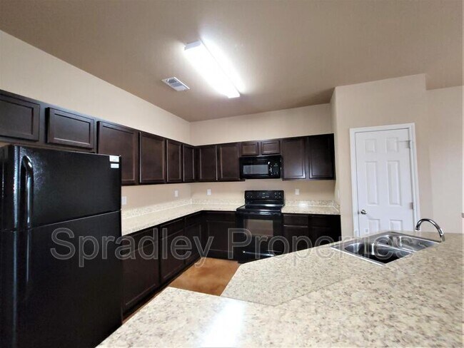 Foto del edificio - 7025 Cameron Park Rd