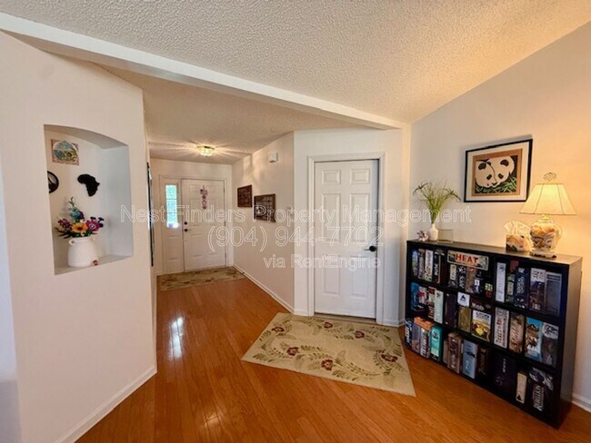 Foto del edificio - 5524 Hidden Ridge Dr