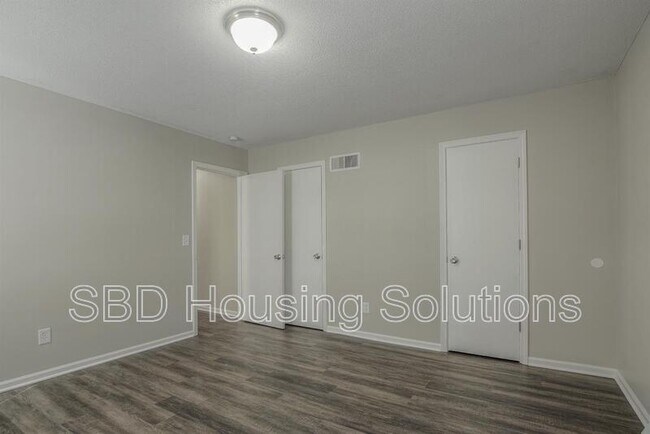 Building Photo - 9710 Hillcrest Rd