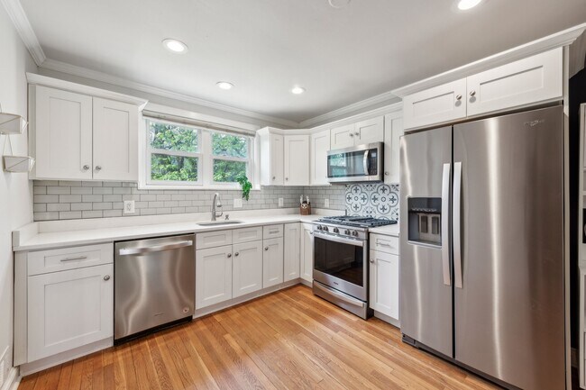 Foto del edificio - 5721 Blaine St NE