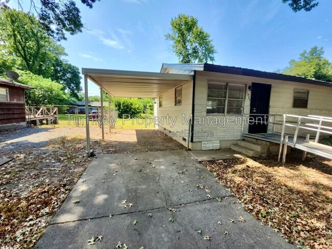Building Photo - 6407 Pecan Ave
