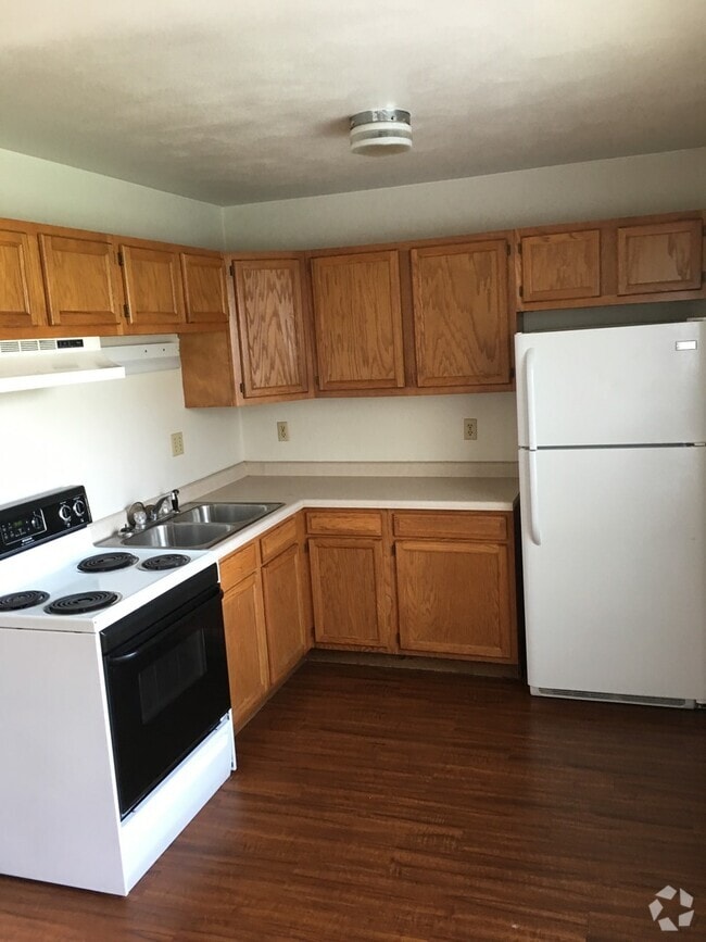Building Photo - 725 W 61st St