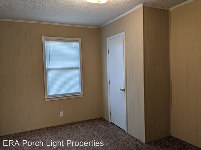 Building Photo - 2 br, 1 bath House - 833 E. COX ST