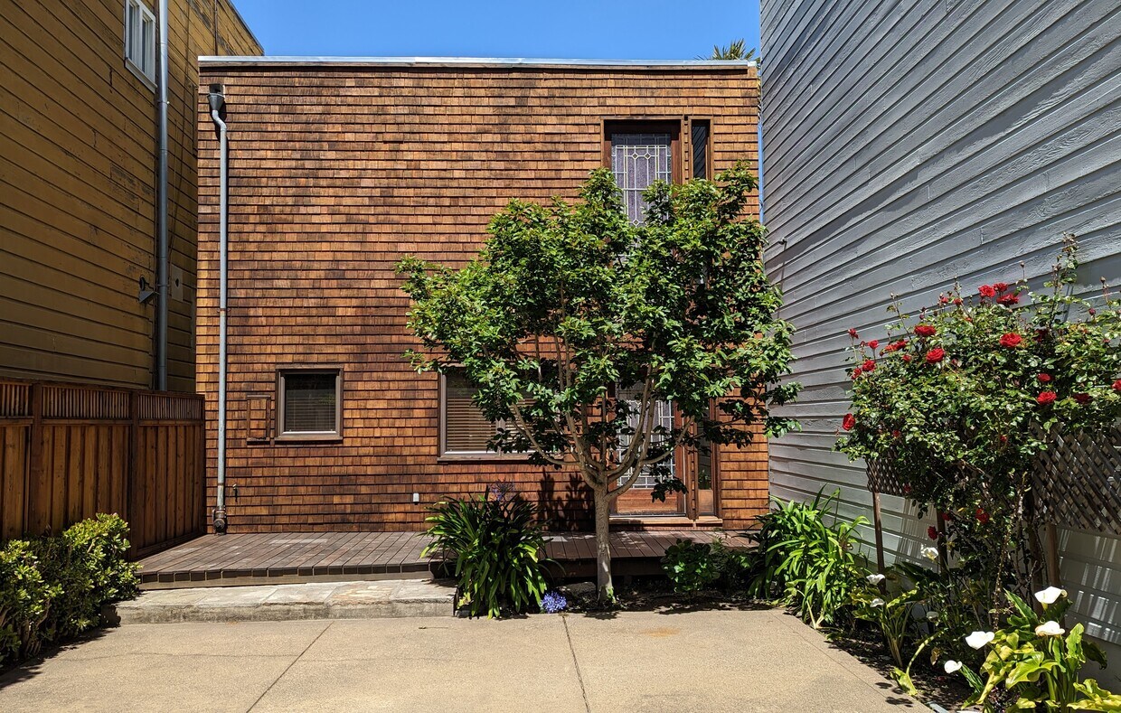 Primary Photo - 1658 Filbert St