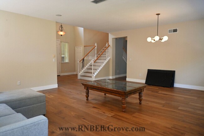 Building Photo - 5 Bedroom Home in Elk Grove! - Resident Benefit Package Property