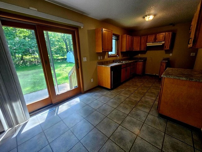 Building Photo - 3 Bedroom House built in 2003 Located in a...