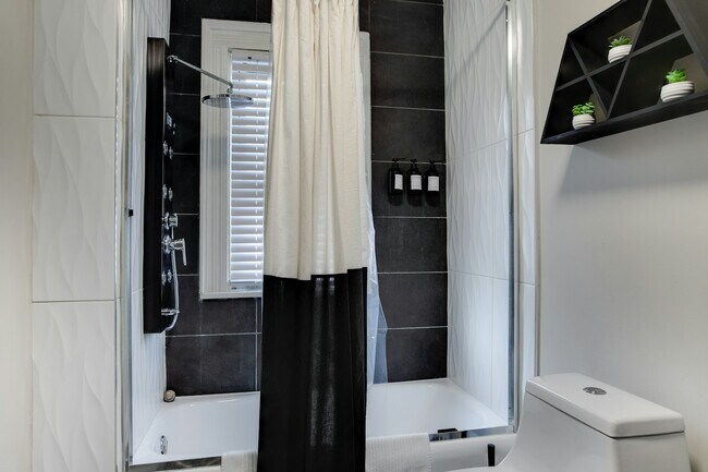 Foto del edificio - 1044 Sims St SW
