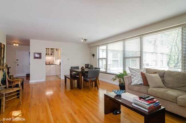 Foto del edificio - 2970 N Lake Shore Dr