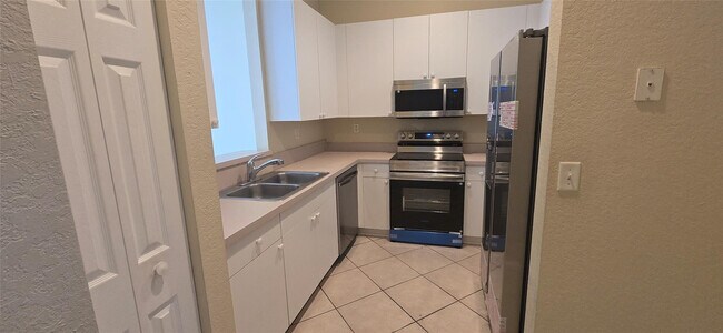 Building Photo - 8314 Lagos De Campo Blvd