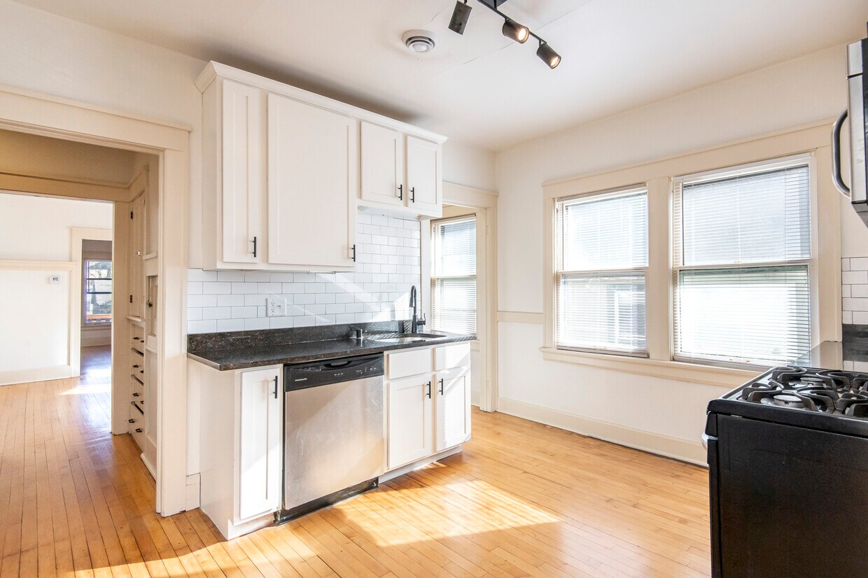 Kitchen - 2415 N Murray Ave