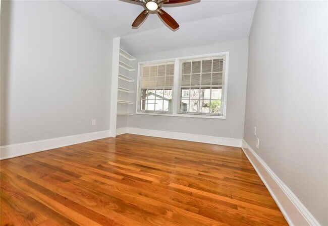 Building Photo - 410 Kenniston Dr